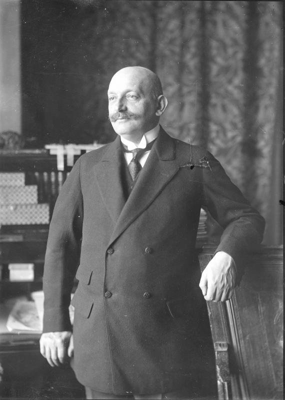 Portrait von Rudolf Sieghart: Rudolf Sieghart, 1918, Photographie von Ferdinand Schmutzer (1918)